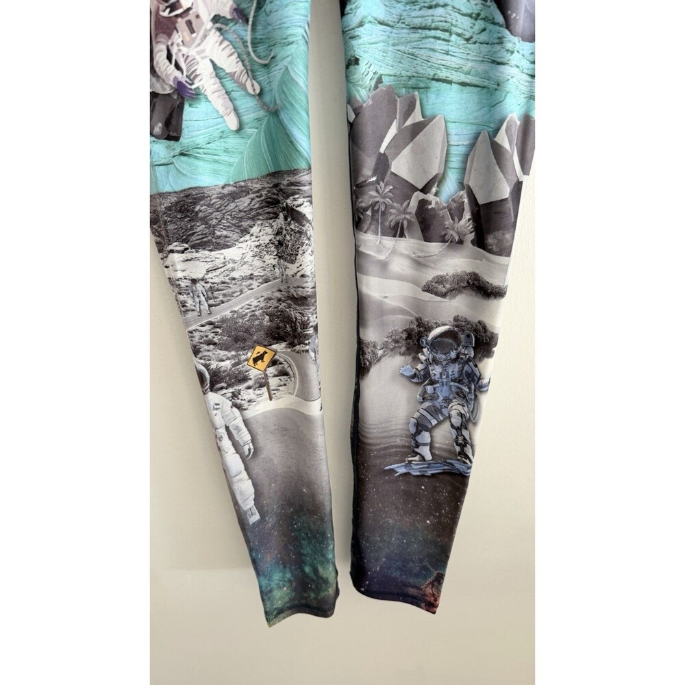 Niyama Sol Barefoot Leggings Women’s Size Medium Astro Ocean Galaxy Yoga Pants N - Picture 5 of 10